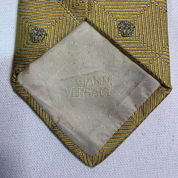 Gianni Versace Vintage Silk Tie – Gold Geometric Medusa Pattern - Picture 4 of 6